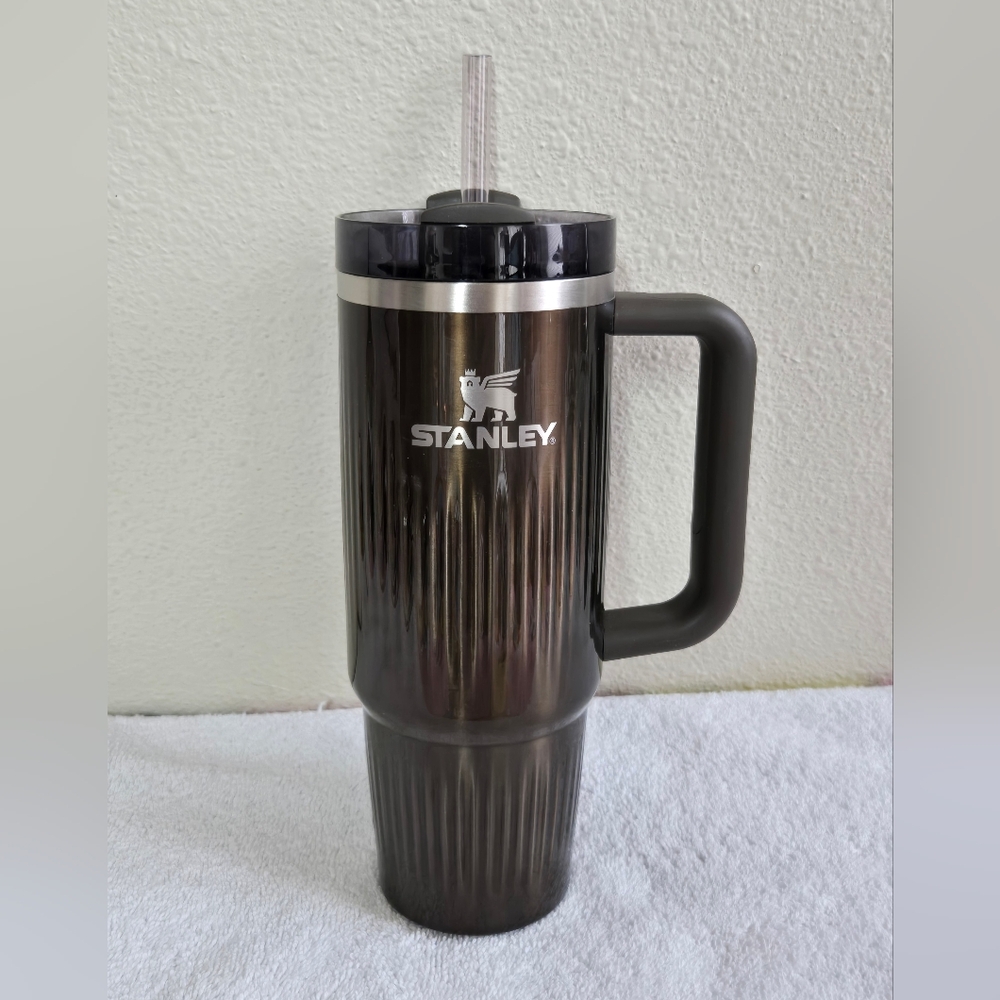 Stanley The Quencher Fluted Texture Tumbler Brown Silver Trim 30oz
